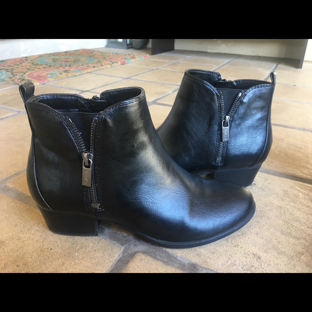 Unisa Woman’s Booties